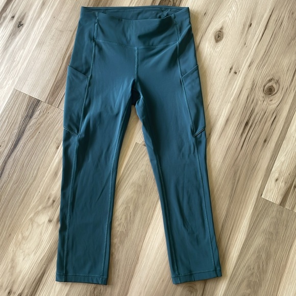 Barely worn Lululemon Speed Up Crop 21" - Picture 2 of 10